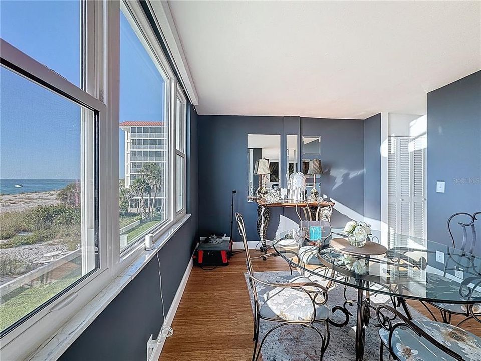 For Sale: $599,900 (2 beds, 2 baths, 1150 Square Feet)