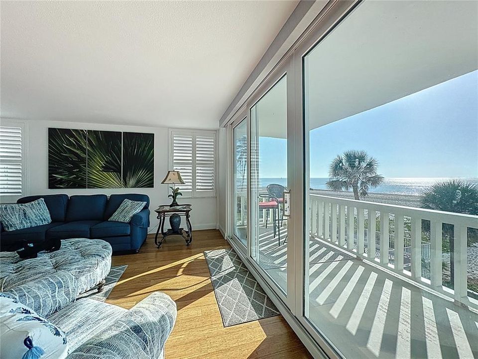 For Sale: $599,900 (2 beds, 2 baths, 1150 Square Feet)