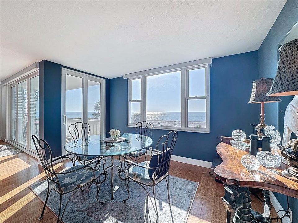 For Sale: $599,900 (2 beds, 2 baths, 1150 Square Feet)