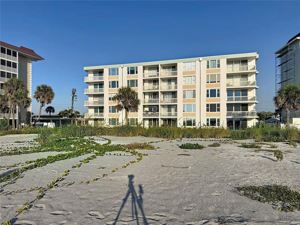 For Sale: $599,900 (2 beds, 2 baths, 1150 Square Feet)