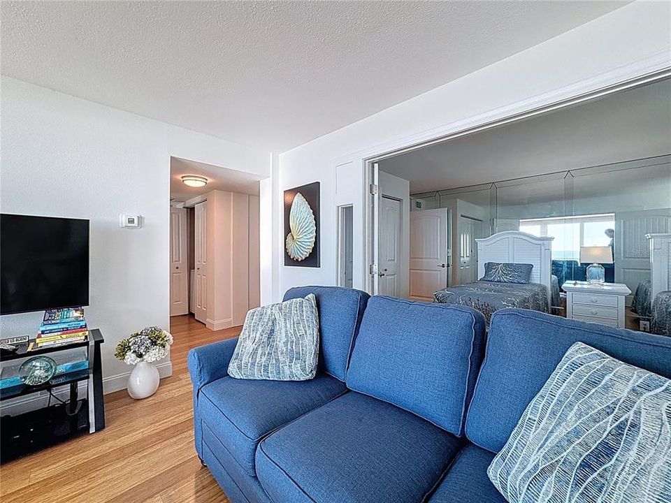 For Sale: $599,900 (2 beds, 2 baths, 1150 Square Feet)