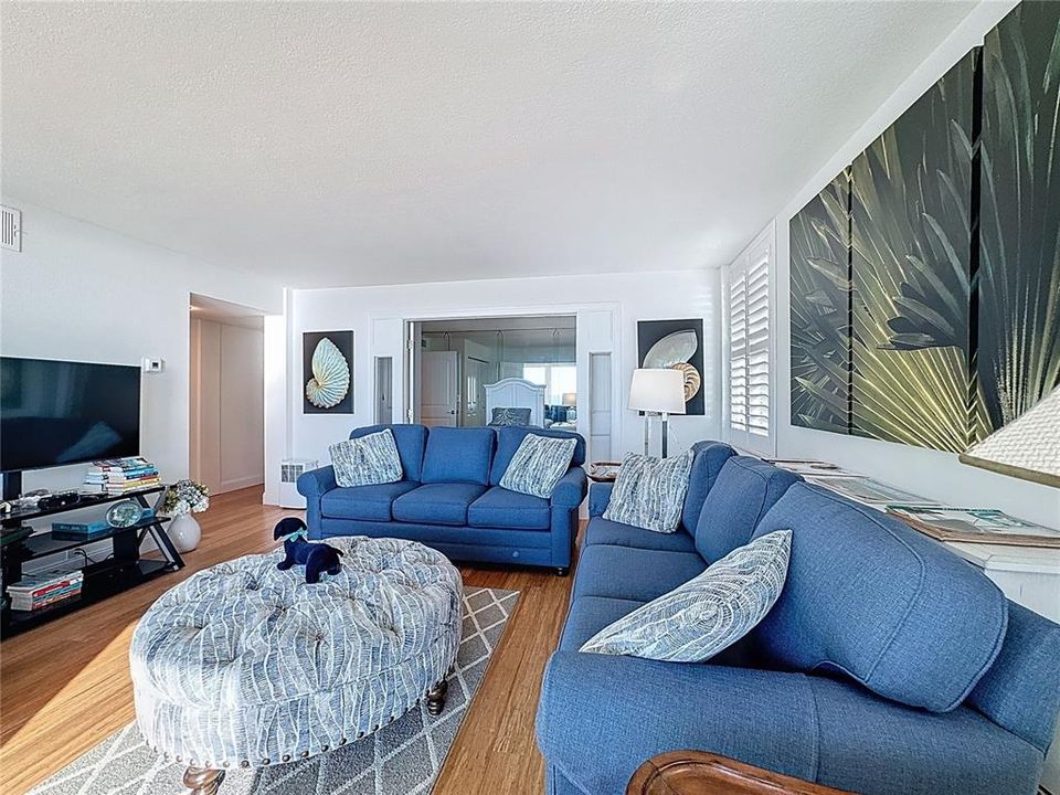 For Sale: $599,900 (2 beds, 2 baths, 1150 Square Feet)