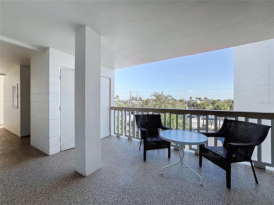 For Sale: $599,900 (2 beds, 2 baths, 1150 Square Feet)