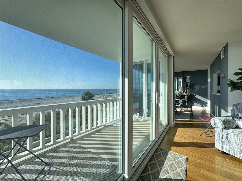 For Sale: $599,900 (2 beds, 2 baths, 1150 Square Feet)