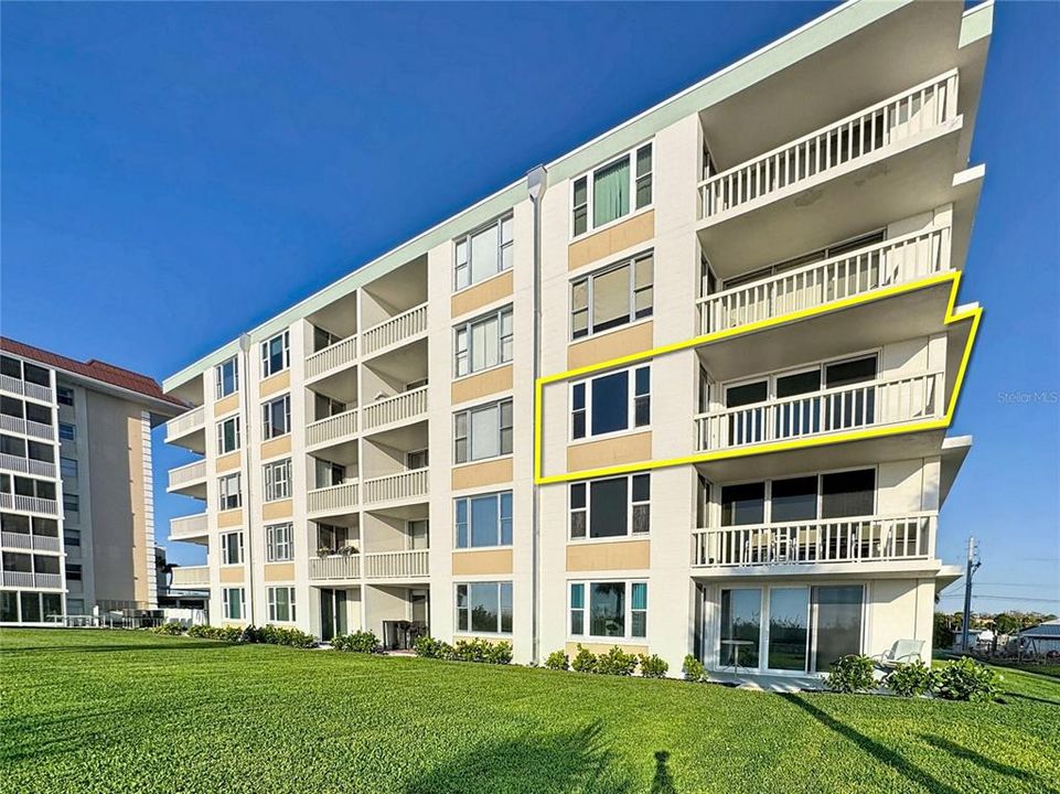 For Sale: $599,900 (2 beds, 2 baths, 1150 Square Feet)