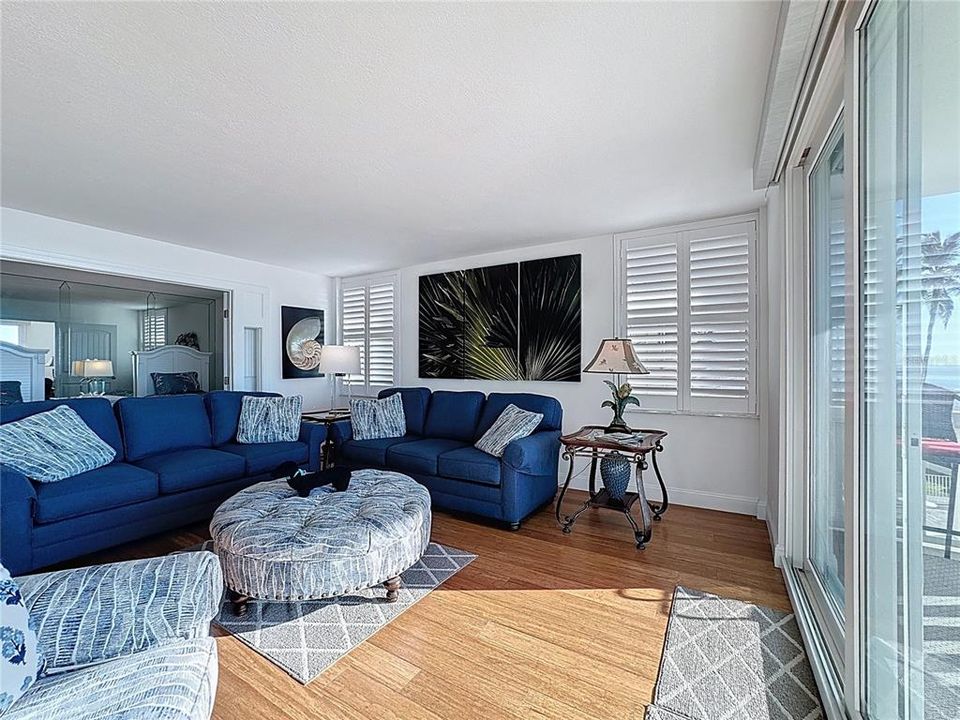 For Sale: $599,900 (2 beds, 2 baths, 1150 Square Feet)