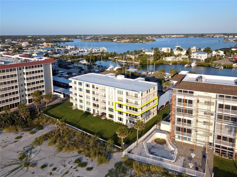 For Sale: $599,900 (2 beds, 2 baths, 1150 Square Feet)