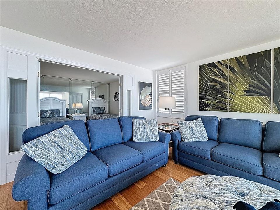 For Sale: $599,900 (2 beds, 2 baths, 1150 Square Feet)