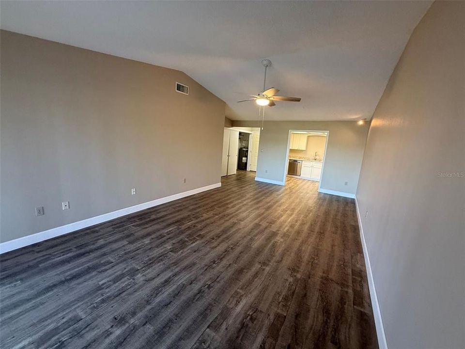 В аренду: $1,400 (2 спален, 2 ванн, 1112 Квадратных фут)