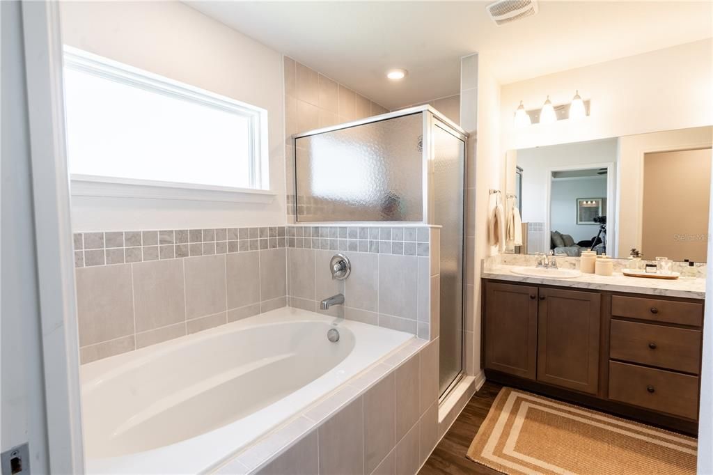 На продажу: $358,000 (4 спален, 2 ванн, 1818 Квадратных фут)