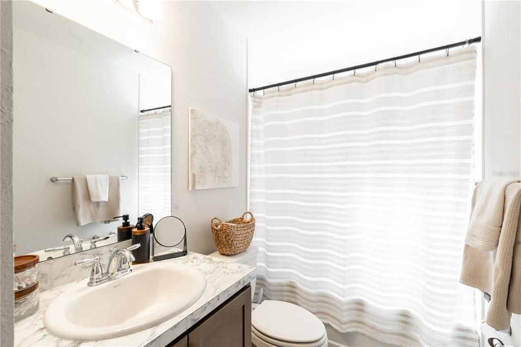 На продажу: $358,000 (4 спален, 2 ванн, 1818 Квадратных фут)