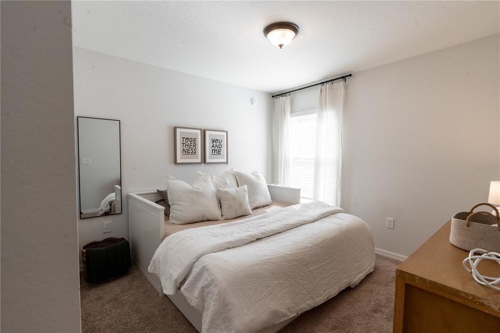 На продажу: $358,000 (4 спален, 2 ванн, 1818 Квадратных фут)