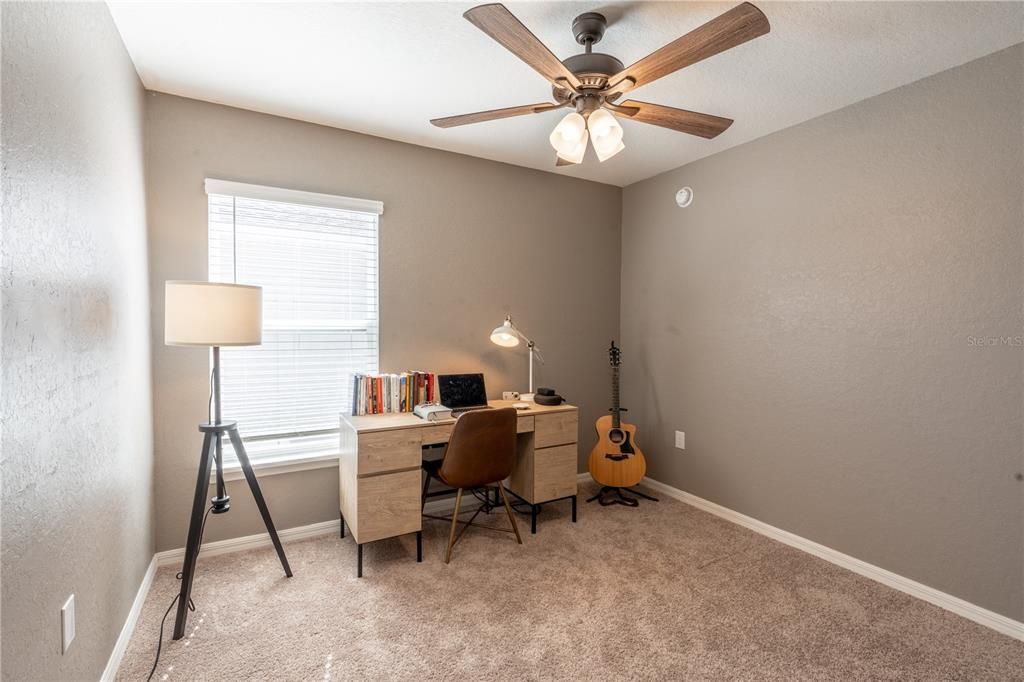 На продажу: $358,000 (4 спален, 2 ванн, 1818 Квадратных фут)