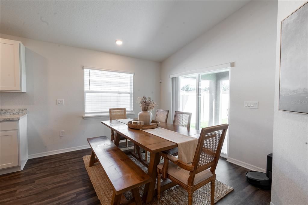 На продажу: $358,000 (4 спален, 2 ванн, 1818 Квадратных фут)