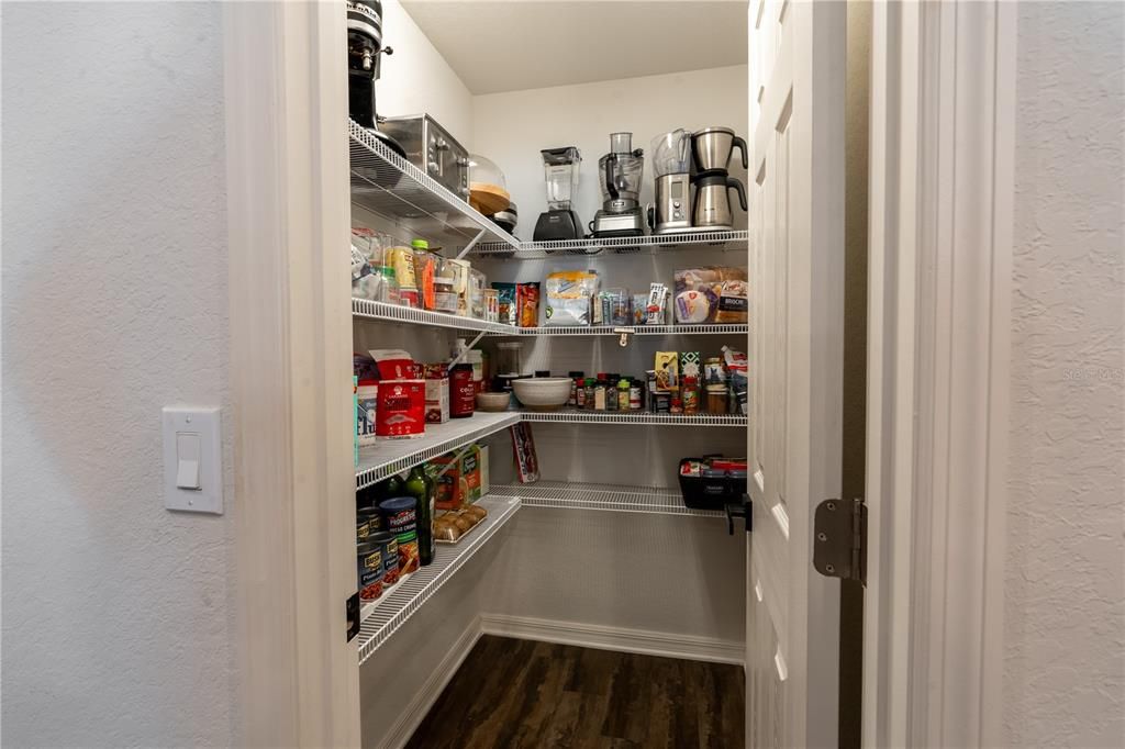 На продажу: $358,000 (4 спален, 2 ванн, 1818 Квадратных фут)