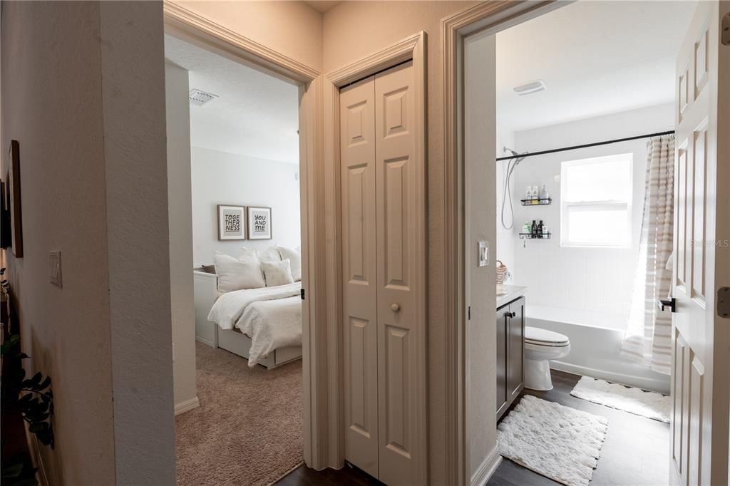 На продажу: $358,000 (4 спален, 2 ванн, 1818 Квадратных фут)