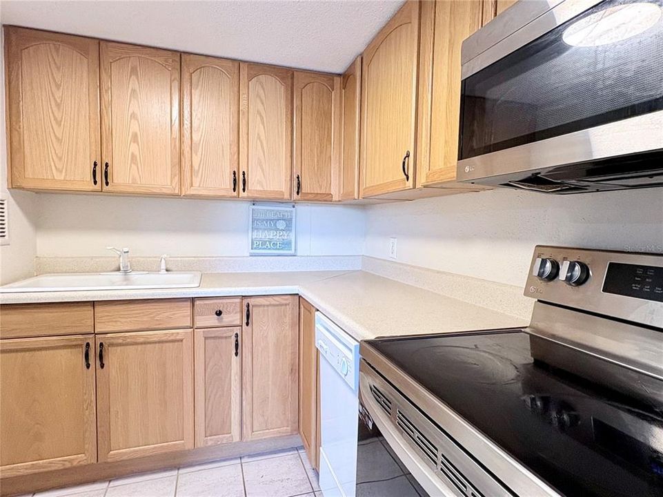 出租: $3,000 (1 贝兹, 1 浴室, 775 平方英尺)