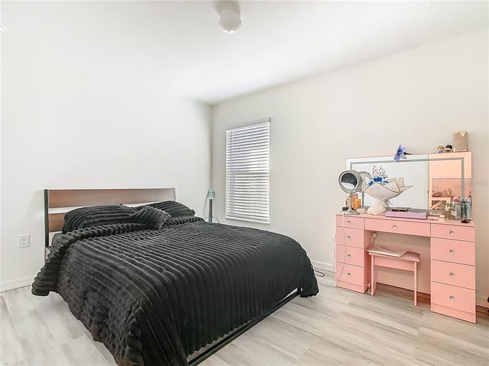 En Venta: $370,000 (4 camas, 2 baños, 1969 Pies cuadrados)