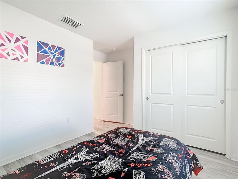 En Venta: $370,000 (4 camas, 2 baños, 1969 Pies cuadrados)