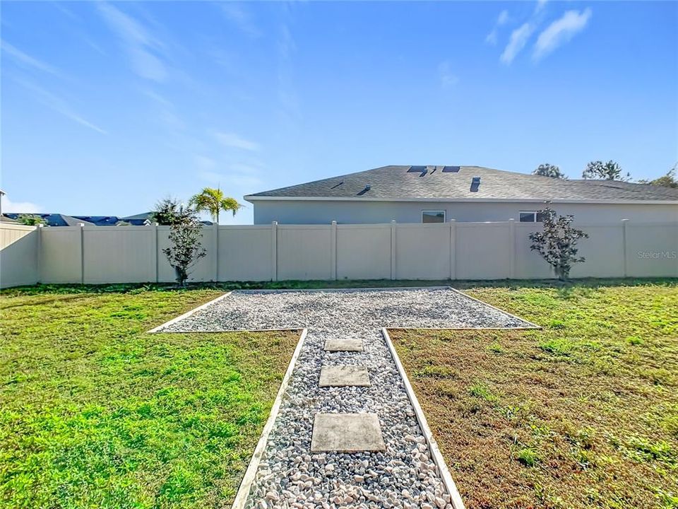 En Venta: $370,000 (4 camas, 2 baños, 1969 Pies cuadrados)