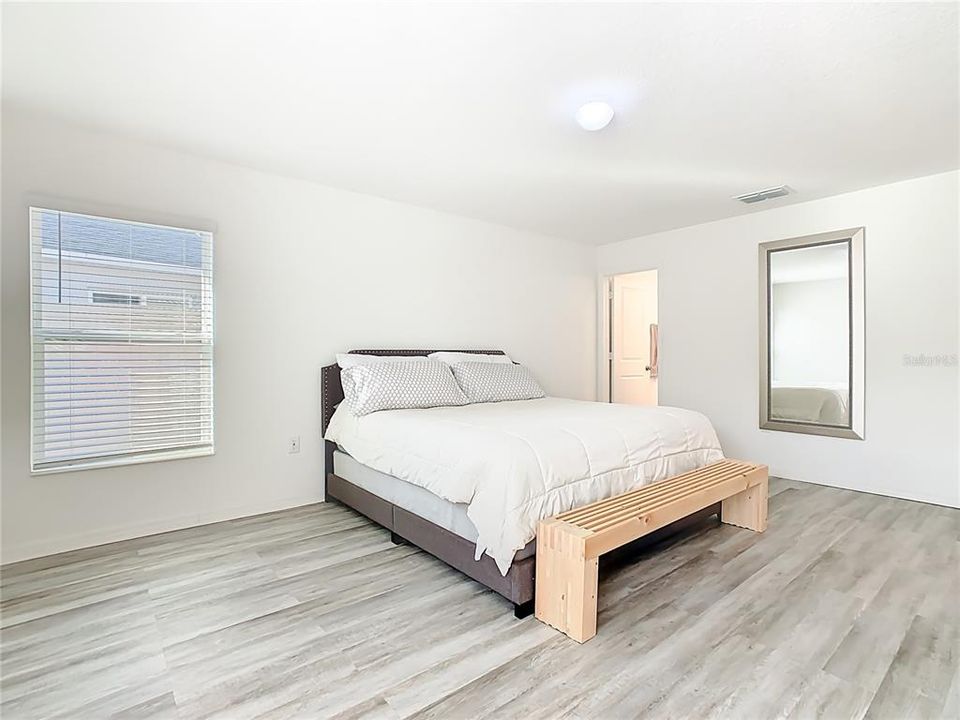 En Venta: $370,000 (4 camas, 2 baños, 1969 Pies cuadrados)