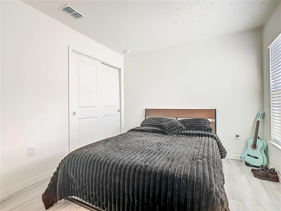 En Venta: $370,000 (4 camas, 2 baños, 1969 Pies cuadrados)