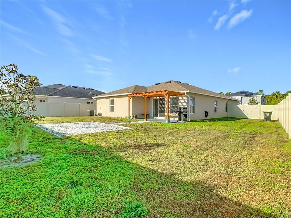 En Venta: $370,000 (4 camas, 2 baños, 1969 Pies cuadrados)