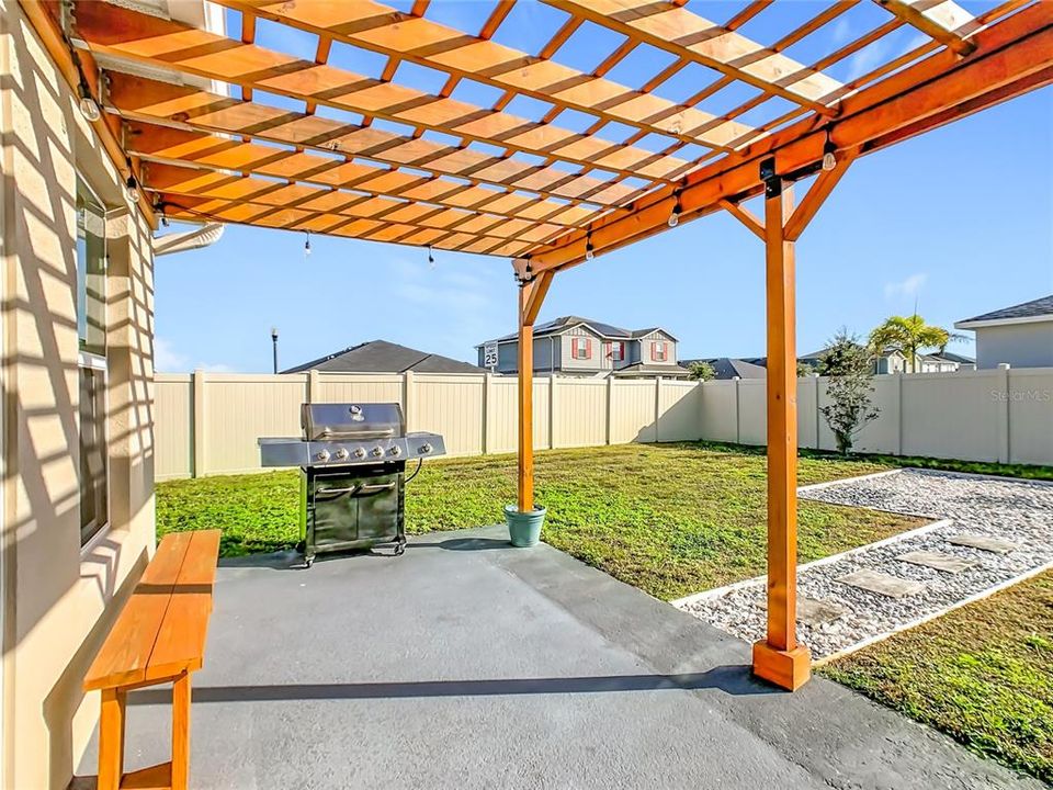 En Venta: $370,000 (4 camas, 2 baños, 1969 Pies cuadrados)