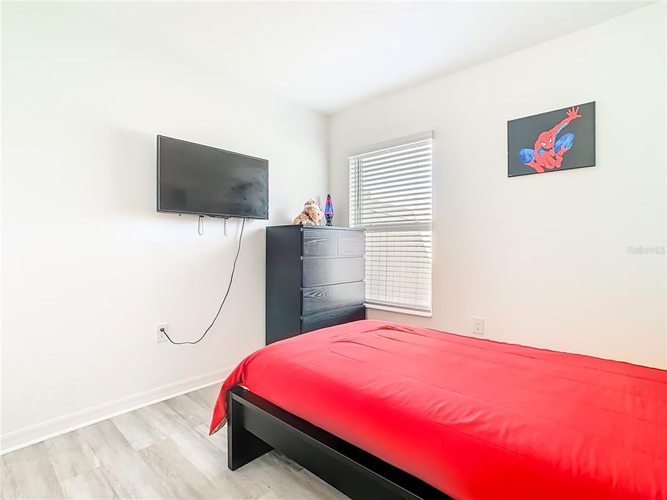 En Venta: $370,000 (4 camas, 2 baños, 1969 Pies cuadrados)