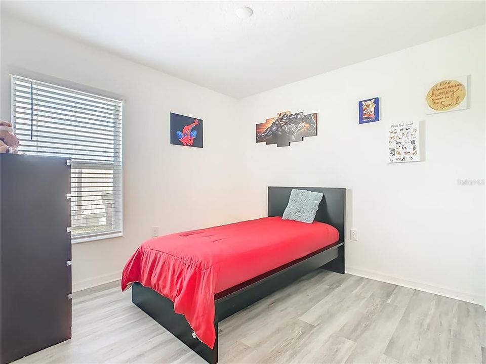 En Venta: $370,000 (4 camas, 2 baños, 1969 Pies cuadrados)