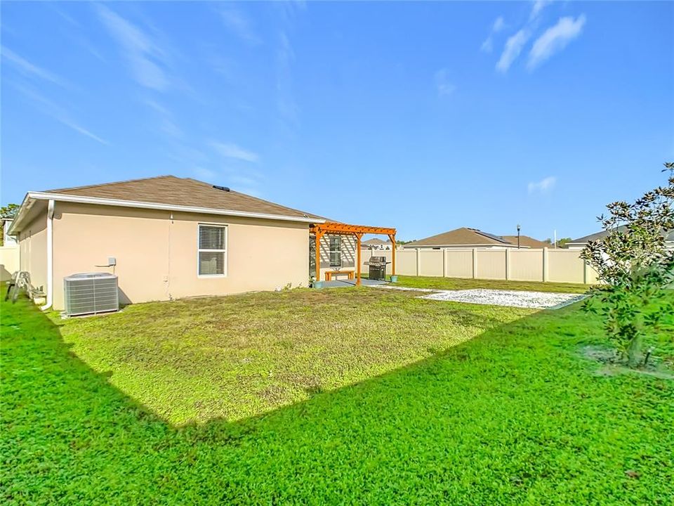 En Venta: $370,000 (4 camas, 2 baños, 1969 Pies cuadrados)