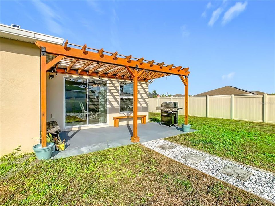 En Venta: $370,000 (4 camas, 2 baños, 1969 Pies cuadrados)