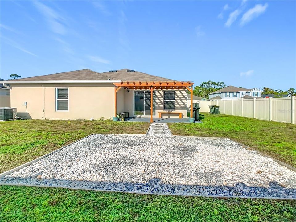 En Venta: $370,000 (4 camas, 2 baños, 1969 Pies cuadrados)