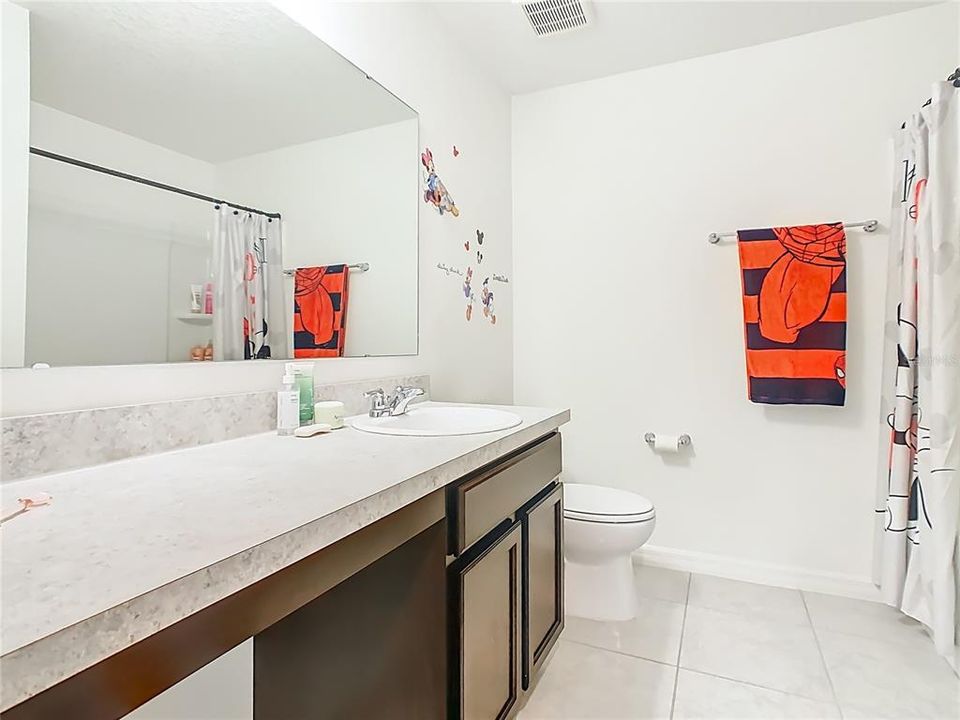 En Venta: $370,000 (4 camas, 2 baños, 1969 Pies cuadrados)