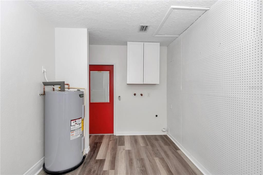 待售: $340,000 (3 贝兹, 1 浴室, 1341 平方英尺)