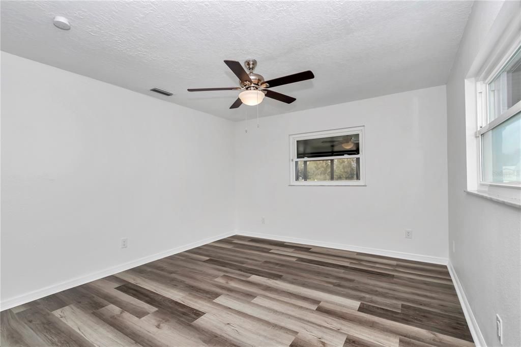 待售: $340,000 (3 贝兹, 1 浴室, 1341 平方英尺)