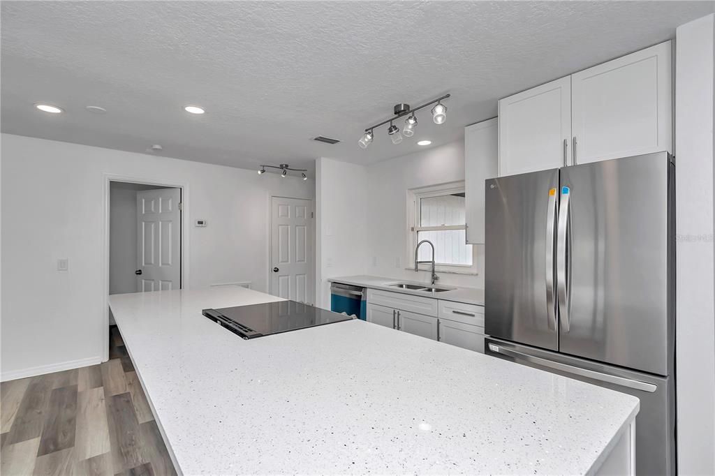 待售: $340,000 (3 贝兹, 1 浴室, 1341 平方英尺)