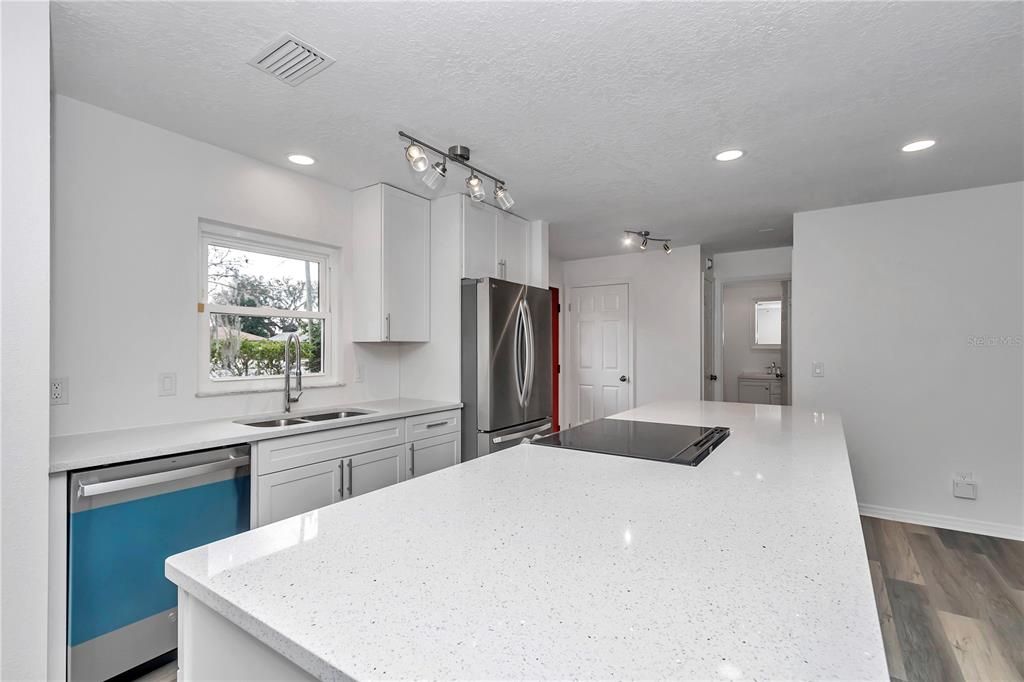 待售: $340,000 (3 贝兹, 1 浴室, 1341 平方英尺)