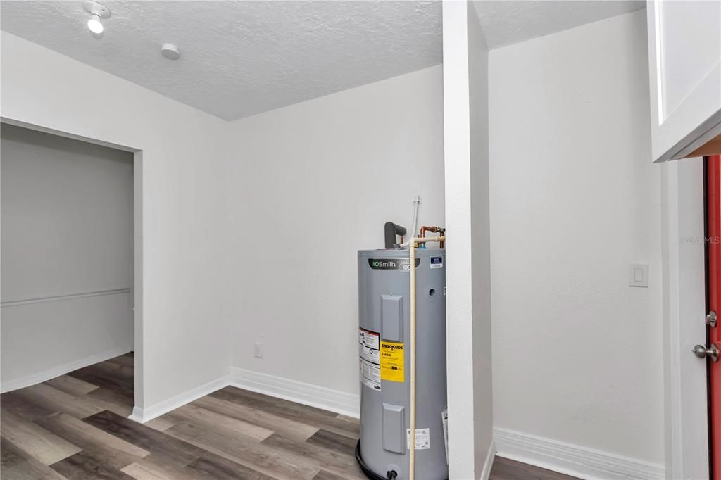 待售: $340,000 (3 贝兹, 1 浴室, 1341 平方英尺)