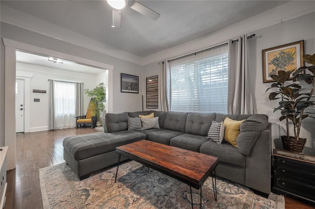 В аренду: $2,800 (2 спален, 2 ванн, 1292 Квадратных фут)