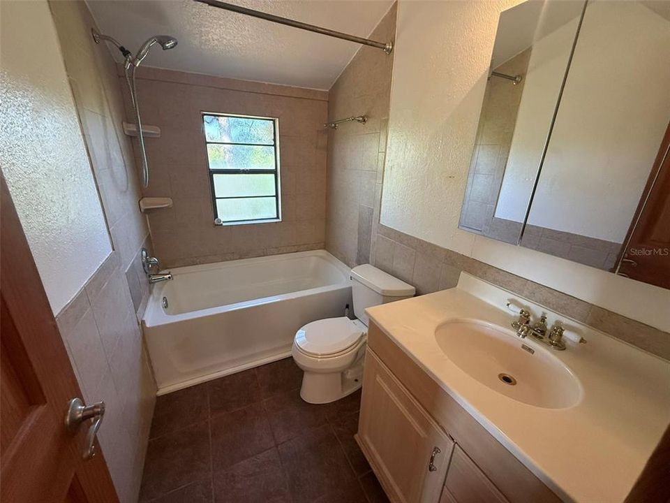 В аренду: $1,700 (3 спален, 2 ванн, 1392 Квадратных фут)