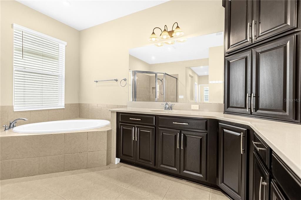 На продажу: $830,000 (5 спален, 4 ванн, 4440 Квадратных фут)