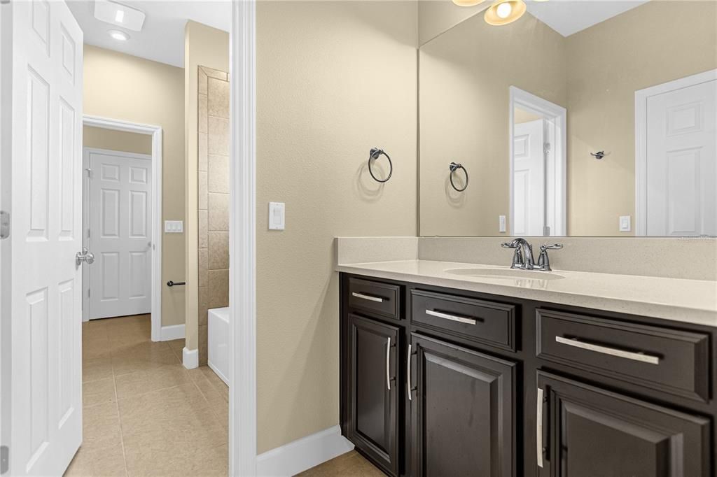 На продажу: $830,000 (5 спален, 4 ванн, 4440 Квадратных фут)