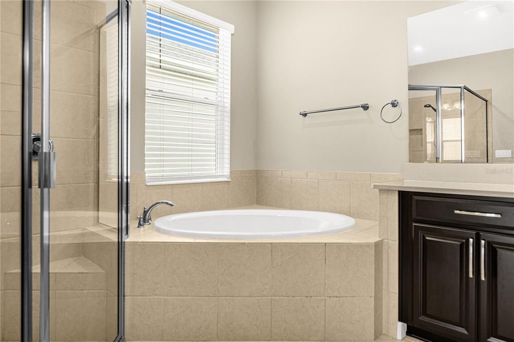 На продажу: $830,000 (5 спален, 4 ванн, 4440 Квадратных фут)