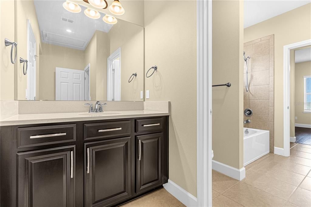 На продажу: $830,000 (5 спален, 4 ванн, 4440 Квадратных фут)