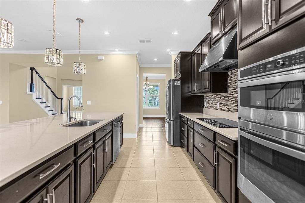 На продажу: $830,000 (5 спален, 4 ванн, 4440 Квадратных фут)