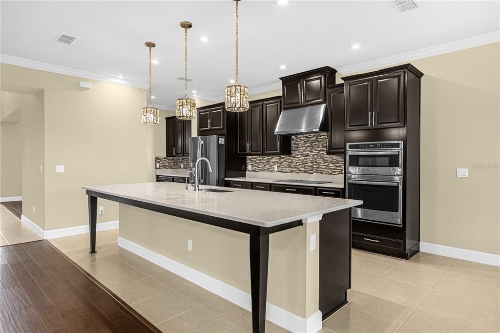 На продажу: $830,000 (5 спален, 4 ванн, 4440 Квадратных фут)