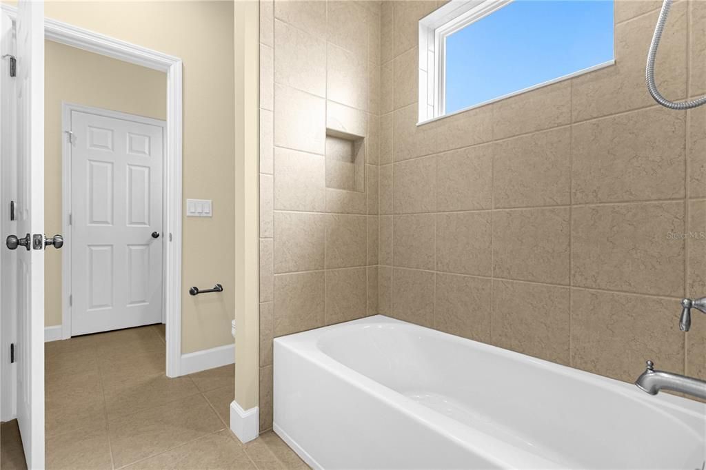 На продажу: $830,000 (5 спален, 4 ванн, 4440 Квадратных фут)