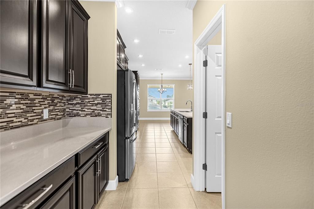 На продажу: $830,000 (5 спален, 4 ванн, 4440 Квадратных фут)