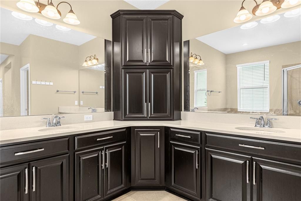 На продажу: $830,000 (5 спален, 4 ванн, 4440 Квадратных фут)